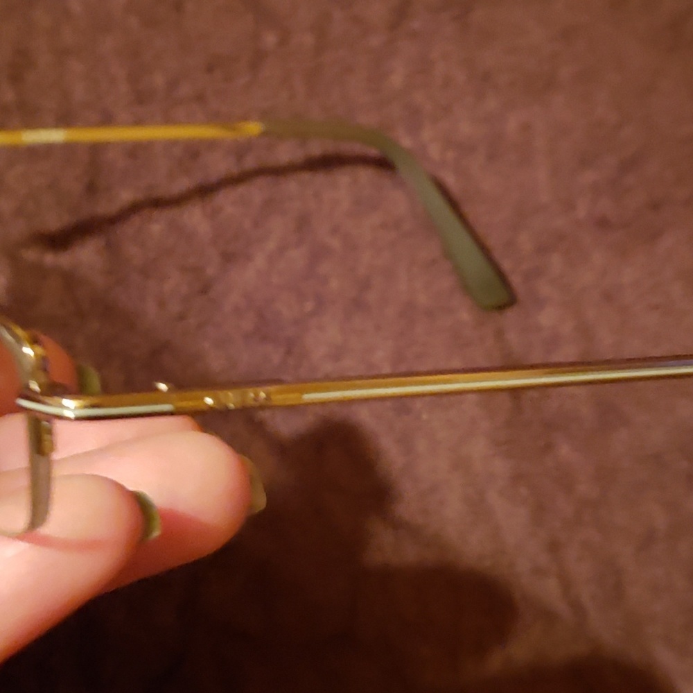 Glasses - Picture 2 of 3